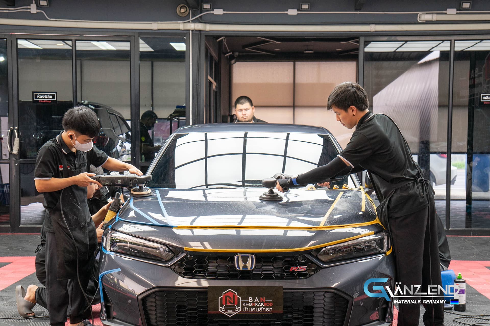 ทีมงานขัดสีเก็บรอย Honda Civic